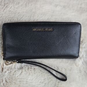 Michael Kors Black Leather Wristlet Wallet EUC